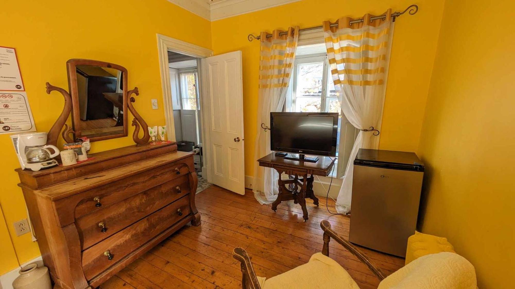 فندق La Maison Rousseau مونتماغني الغرفة الصورة