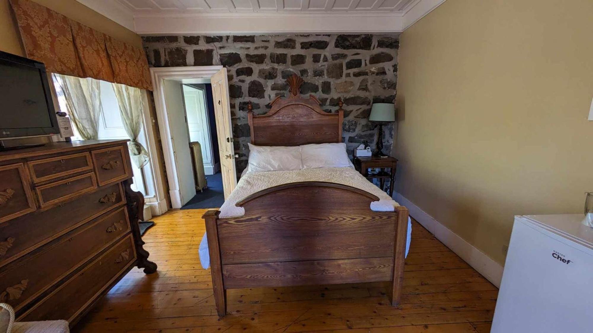 فندق La Maison Rousseau مونتماغني الغرفة الصورة