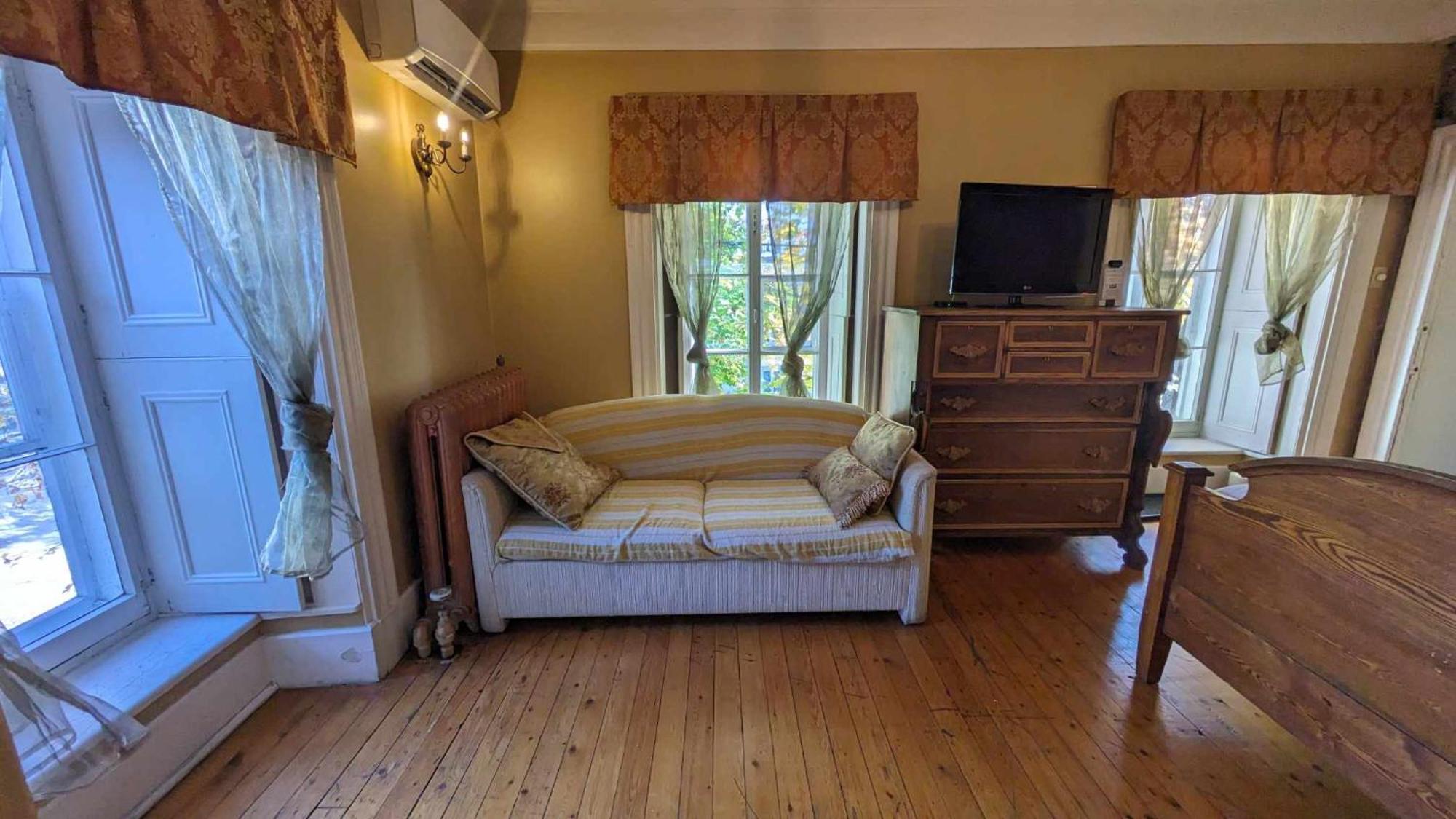 فندق La Maison Rousseau مونتماغني الغرفة الصورة