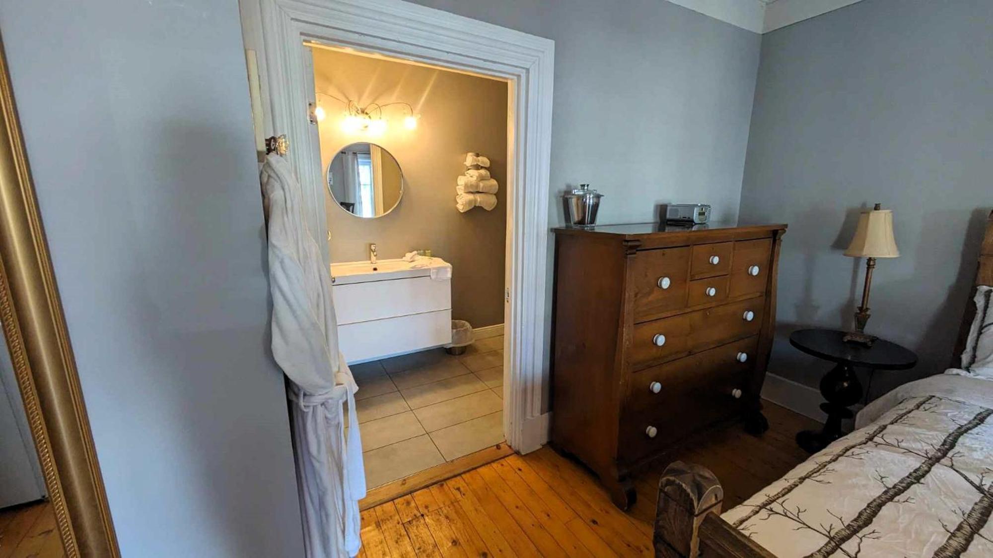 فندق La Maison Rousseau مونتماغني الغرفة الصورة