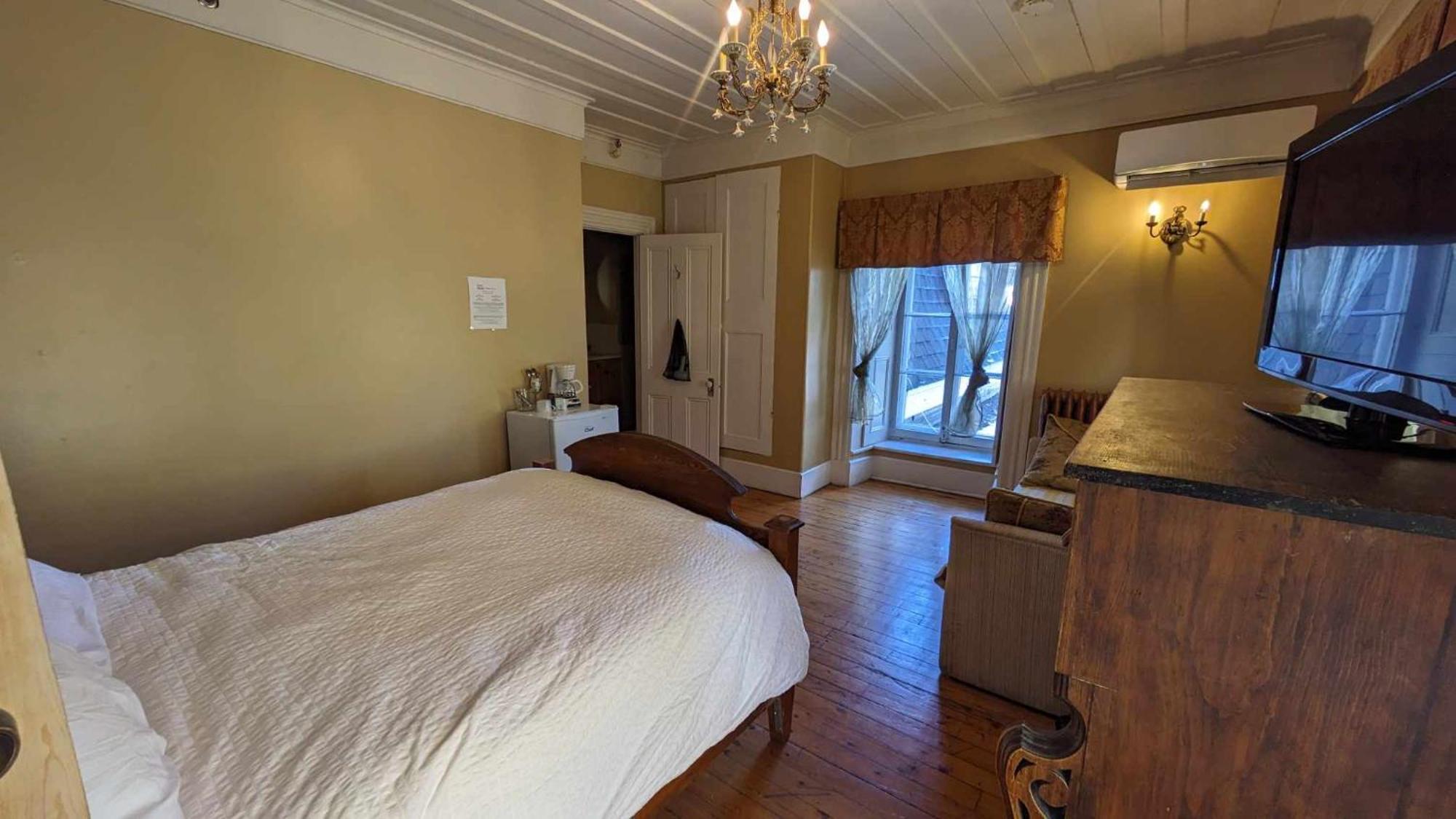 فندق La Maison Rousseau مونتماغني الغرفة الصورة